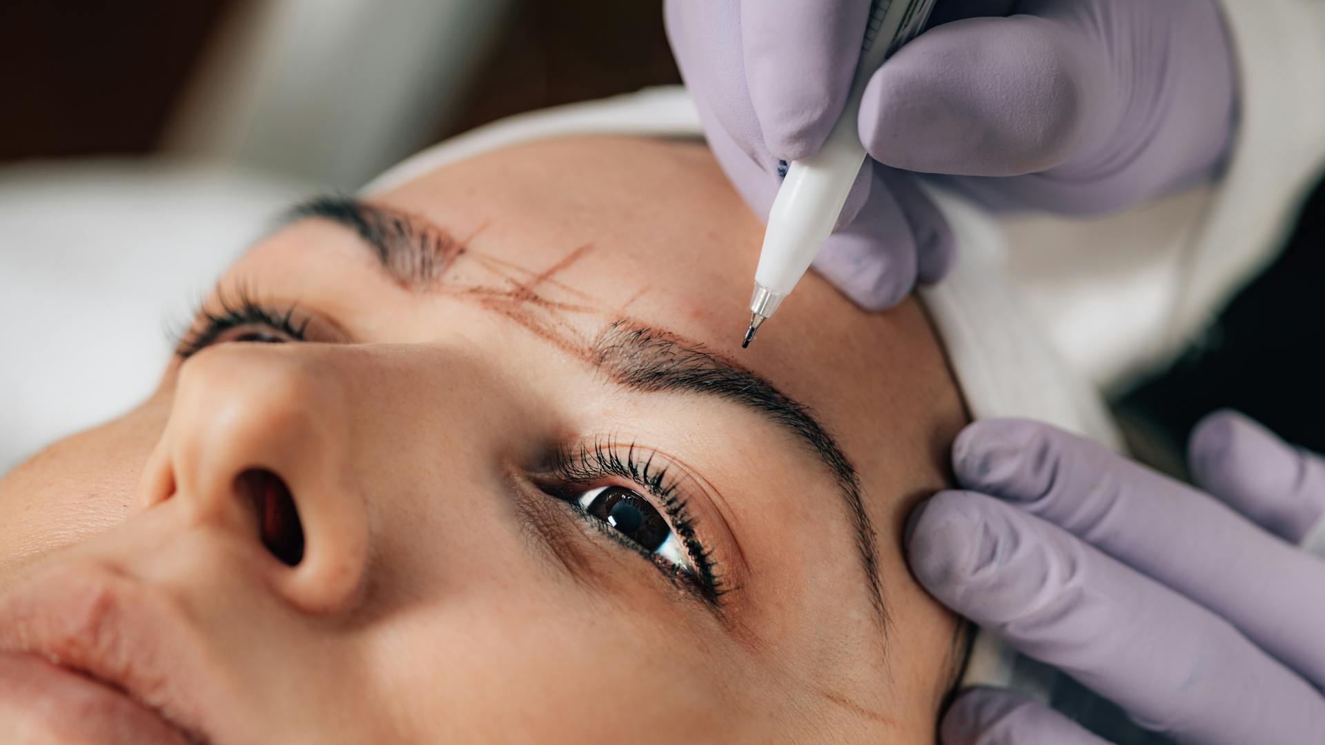 Veronica Carlini — Permanent Makeup Artist al lavoro